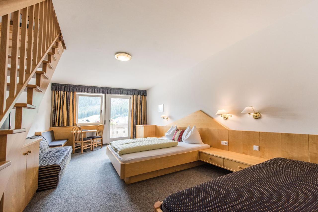 Hotel Fronza Lutago Buitenkant foto