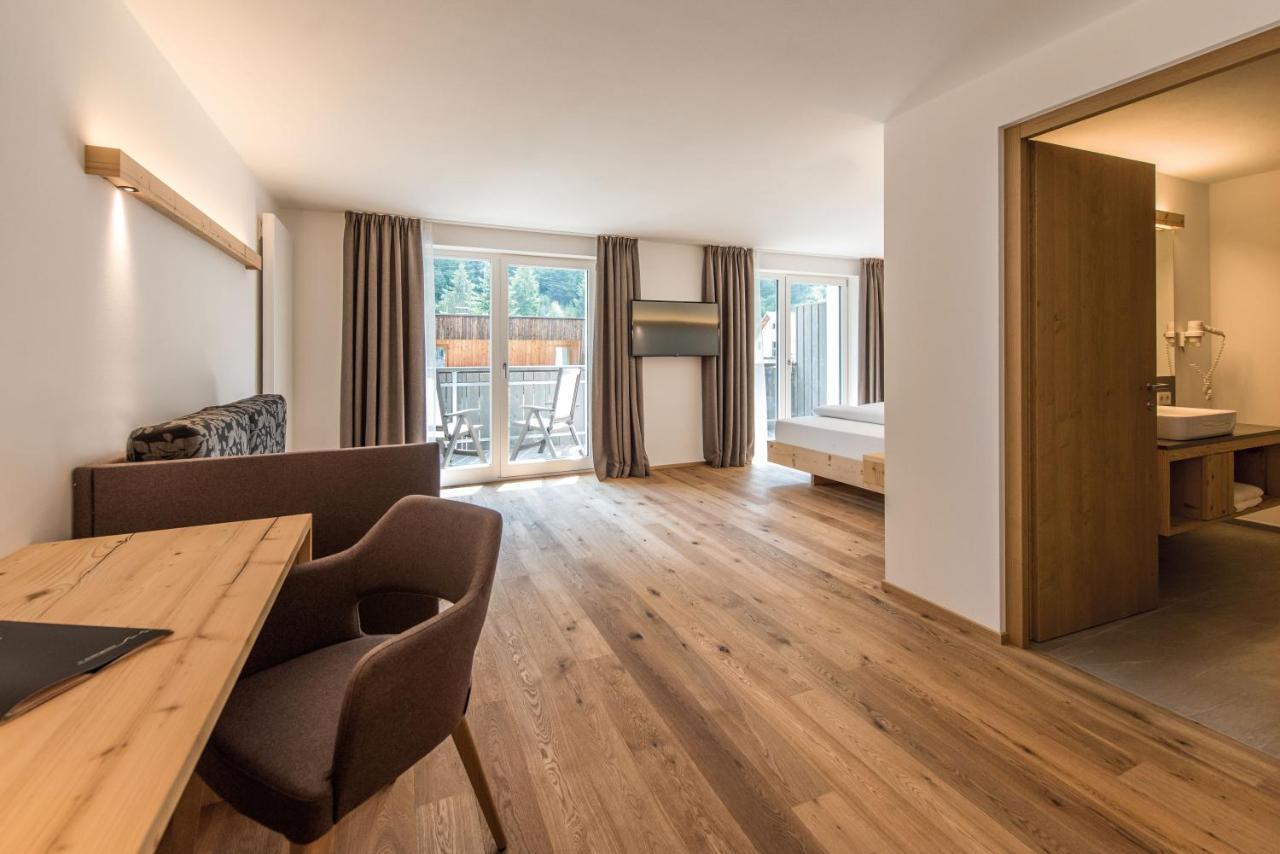 Hotel Fronza Lutago Buitenkant foto