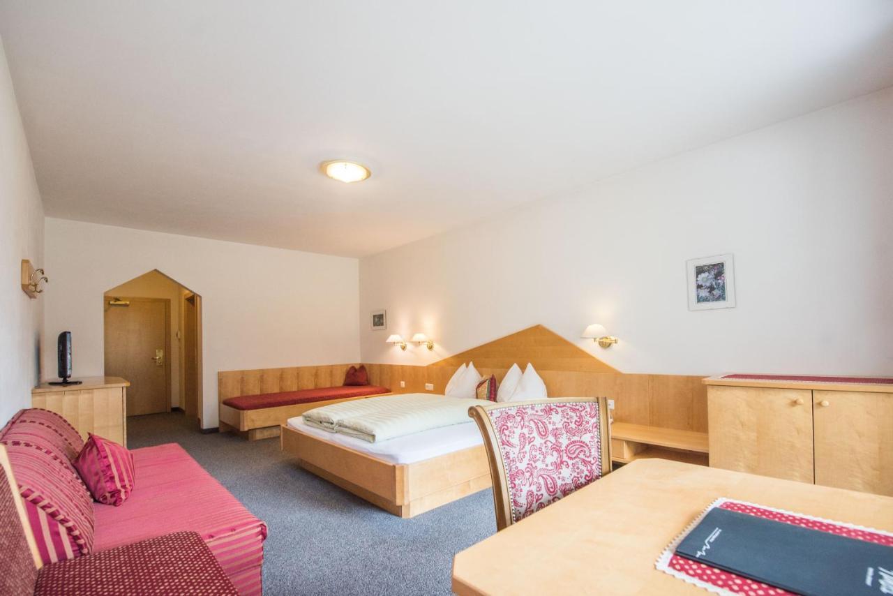 Hotel Fronza Lutago Buitenkant foto