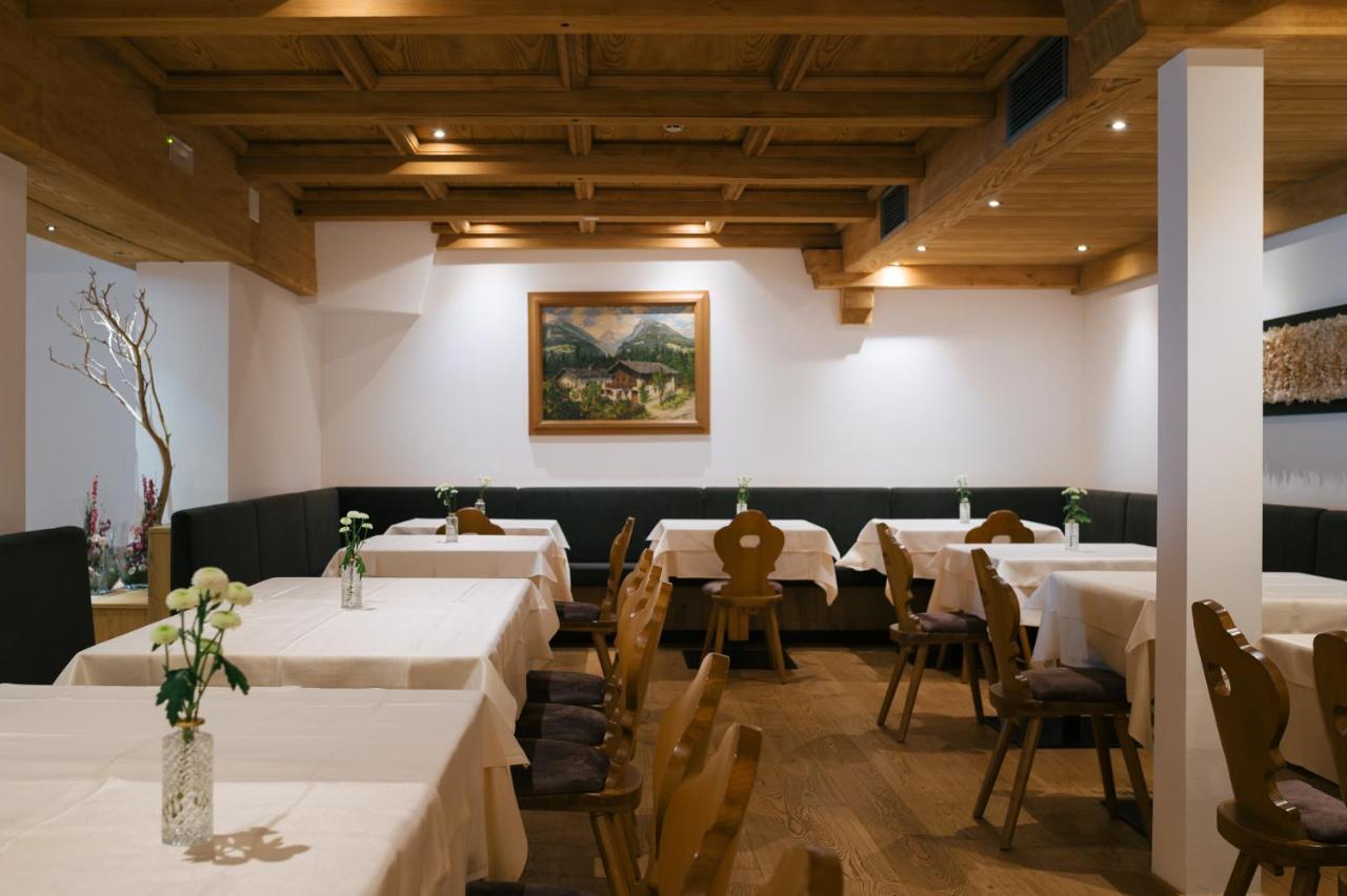 Hotel Fronza Lutago Buitenkant foto